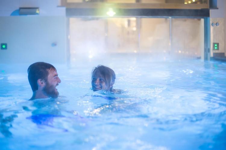 Piscina interna-esterna riscaldata