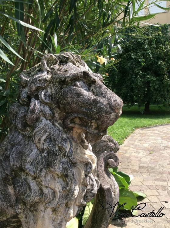 Statua in giardino - B&B Vista Castello