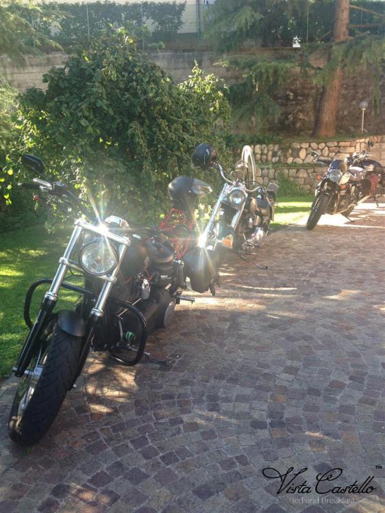 Spazio per motociclette - B&B Vista Castello