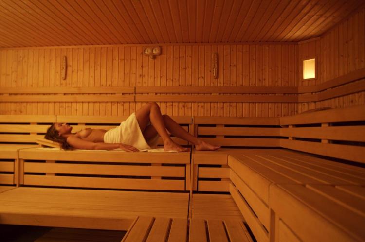 sauna finlandese e biosanuna alle erbe alpine