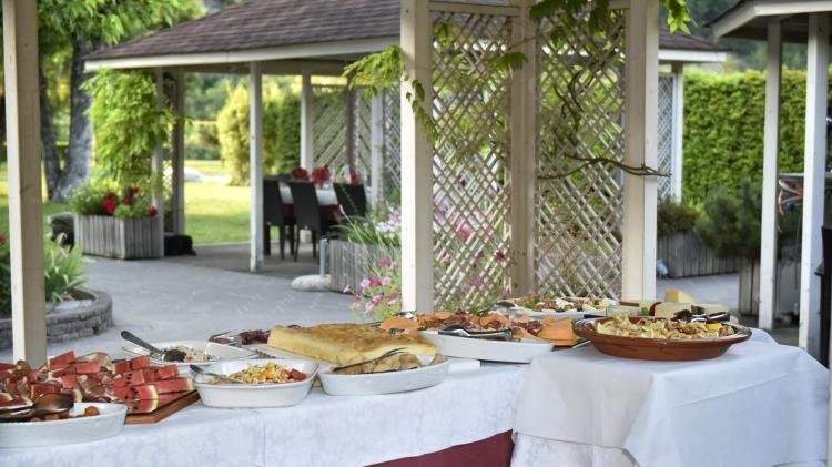 Cena_esterna_hotel_bel_sit_comano_terme_piccole2