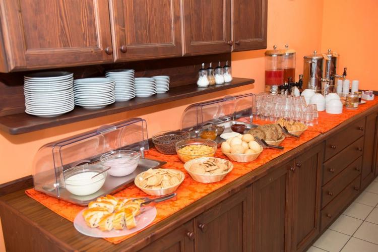 ostello-sala-da-pranzo (1)