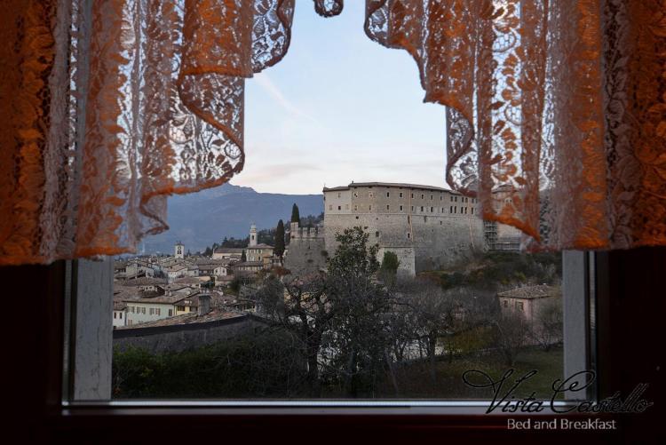 Vista sul castello dalla camera B&B Vista Castello