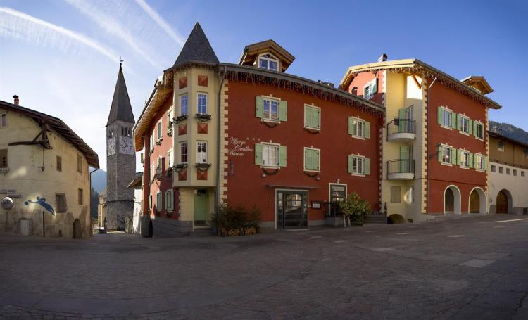 ESTERNO CAVALLINO BIANCO
