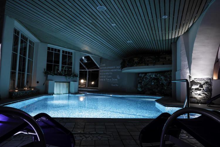 piscina notturna