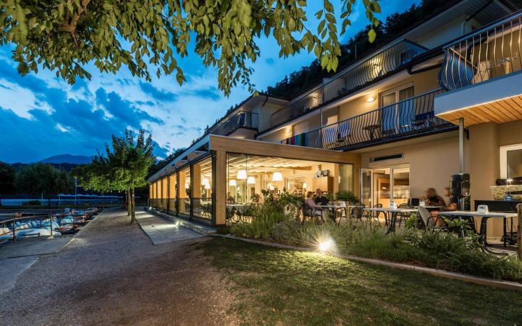 terrazza sul lago di levico