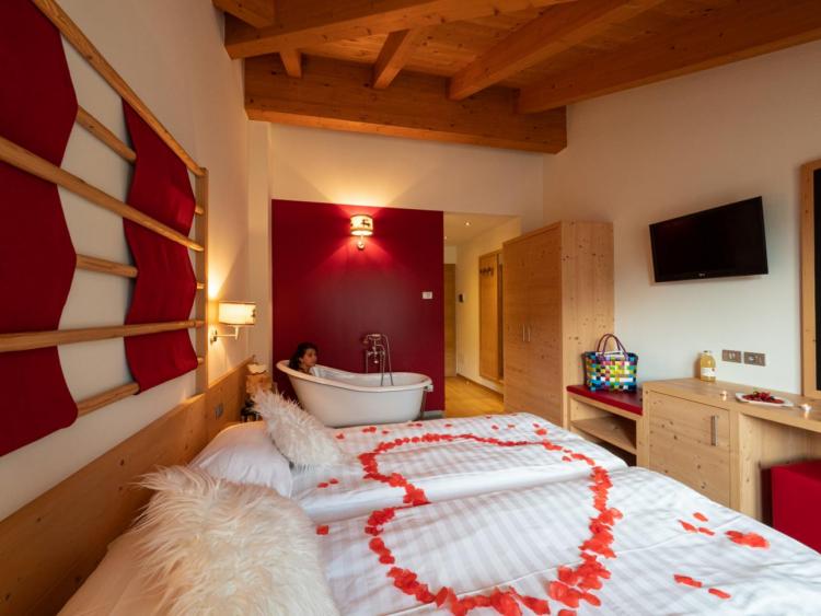 PARADISO TERRESTRE ROOM