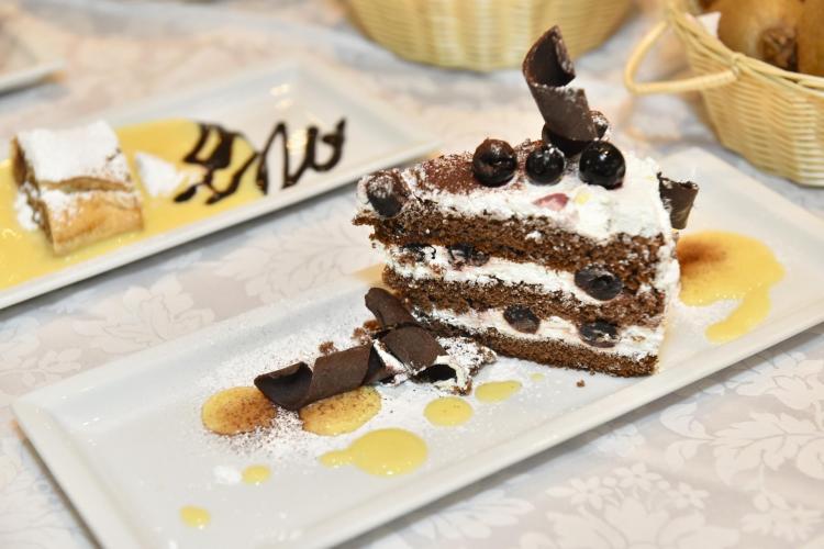 Buffet_dolci_hotel_bel_Sit_comano_terme_piccole1