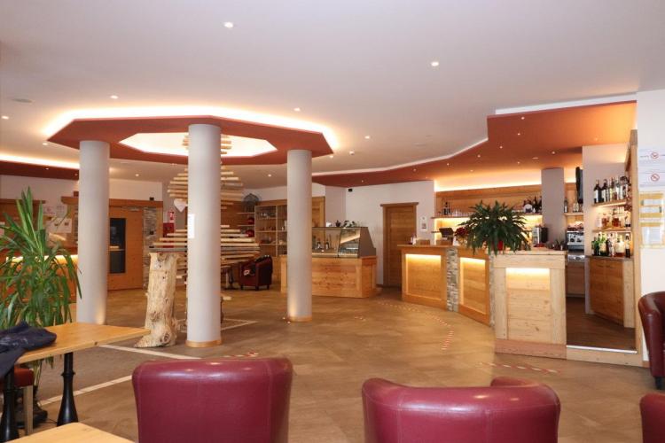 Hall e Bar Alpen Garten Hotel Margherita Rumo
