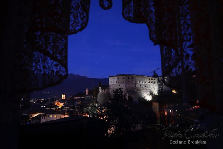 Vista sul castello di notte - B&B Vista Castello
