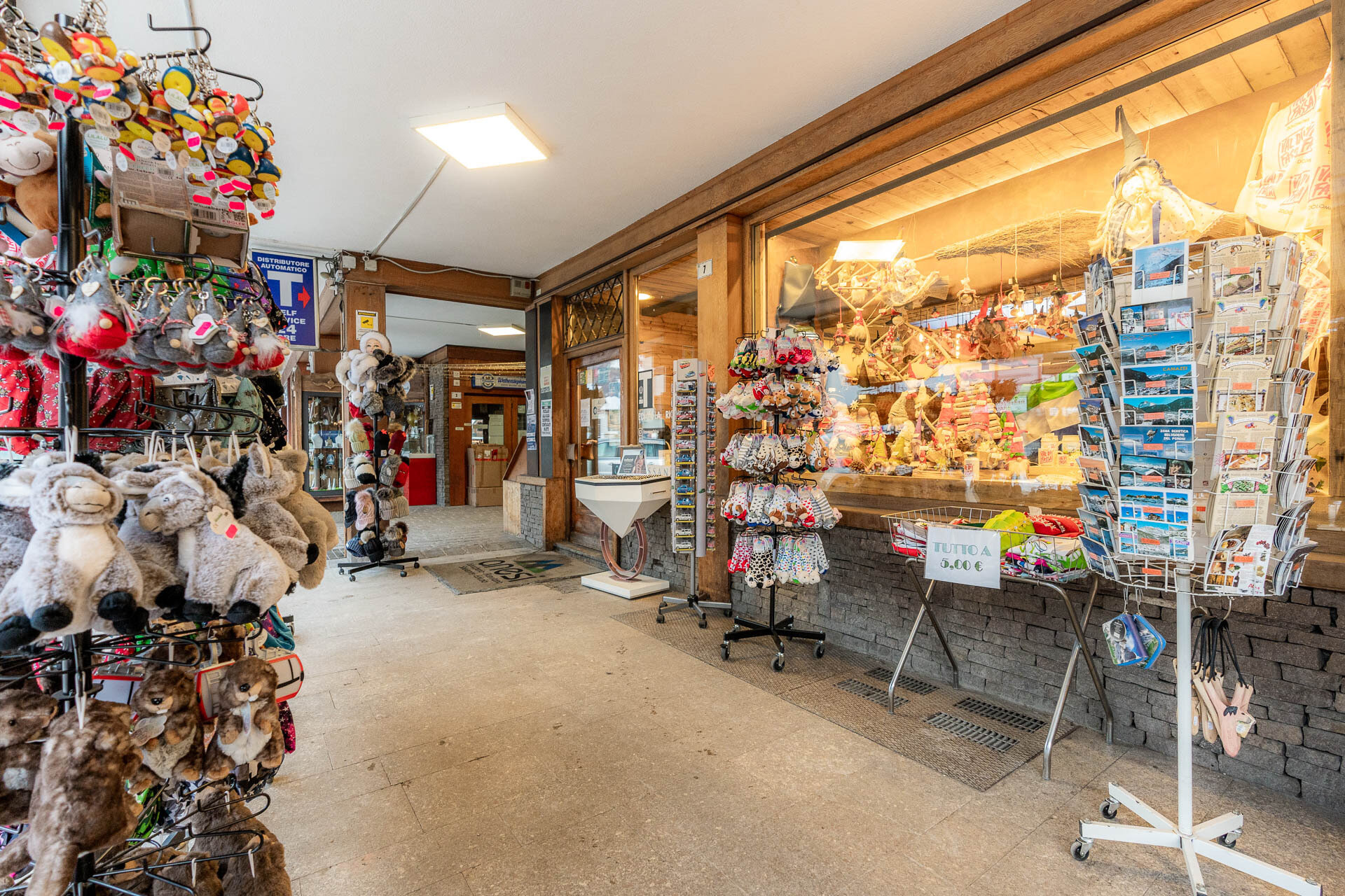 Content Dam Org 3 Images Full Rights Shopping Anesi Tabacchi Anesi Tabacchi Canazei Archivio Apt Val Di Fassa Mrizzi 9