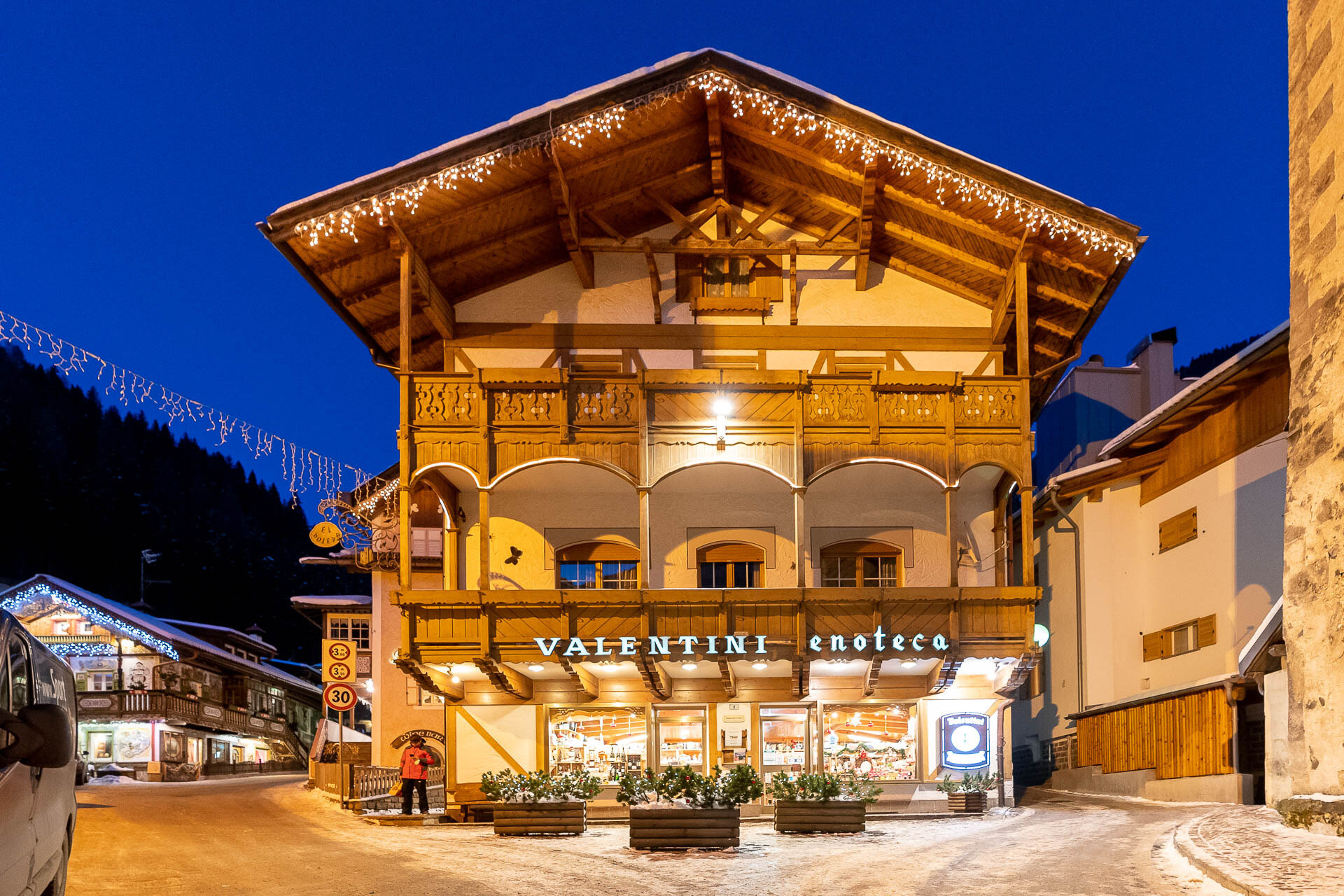 Content Dam Org 3 Images Full Rights Shopping Enoteca Valentini Prodotti Tipici Enoteca Valentini Prodotti Tipici Canazei Archivio Apt Val Di Fassa Mrizzi 01