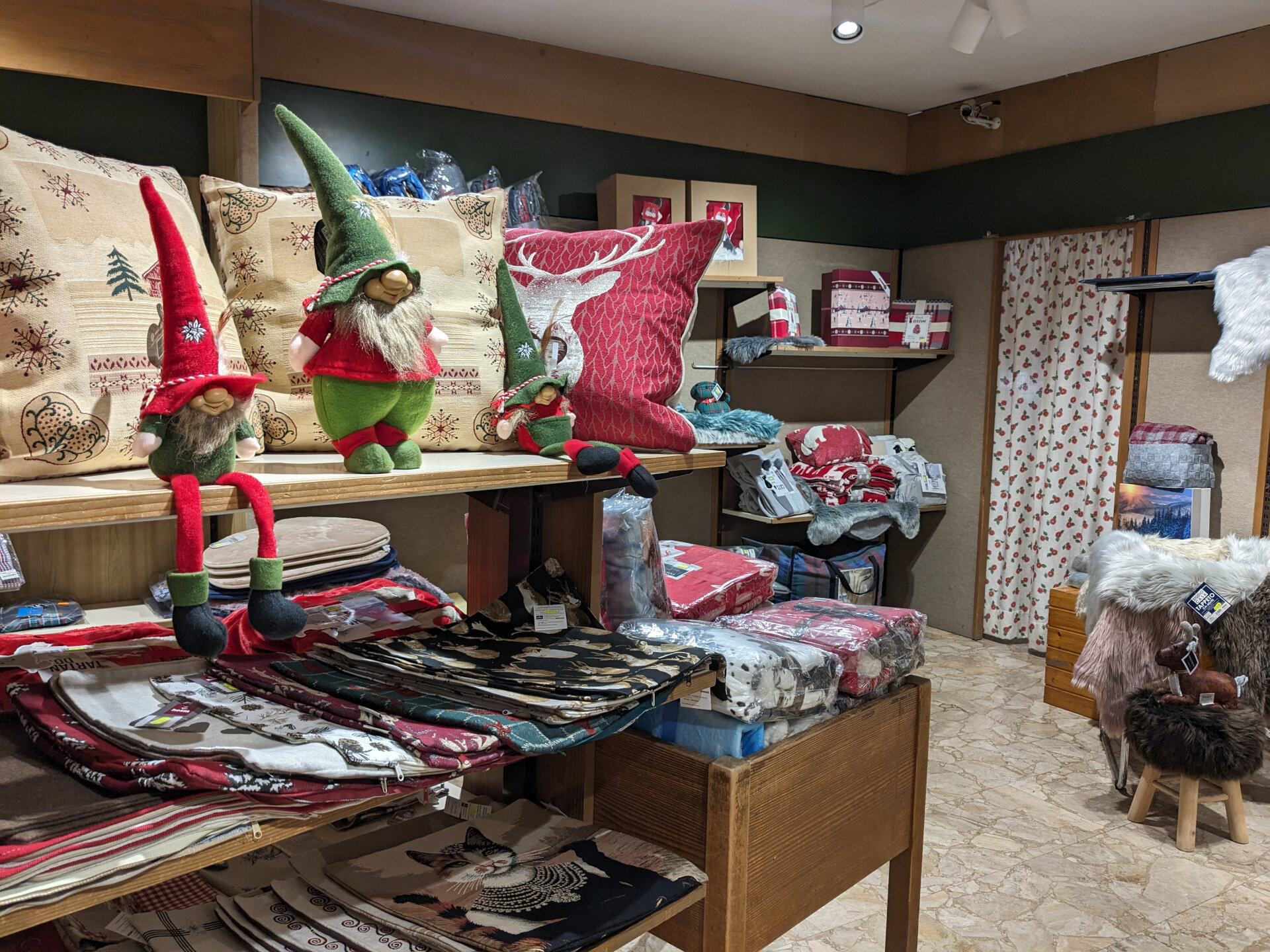 Content Dam Org 3 Images Full Rights Shopping Famiglia Cooperativa Canazei Famiglia Cooperativa Canazei Reparto Casalinghi Archivio Apt Val Di Fassa Dlorenz 04