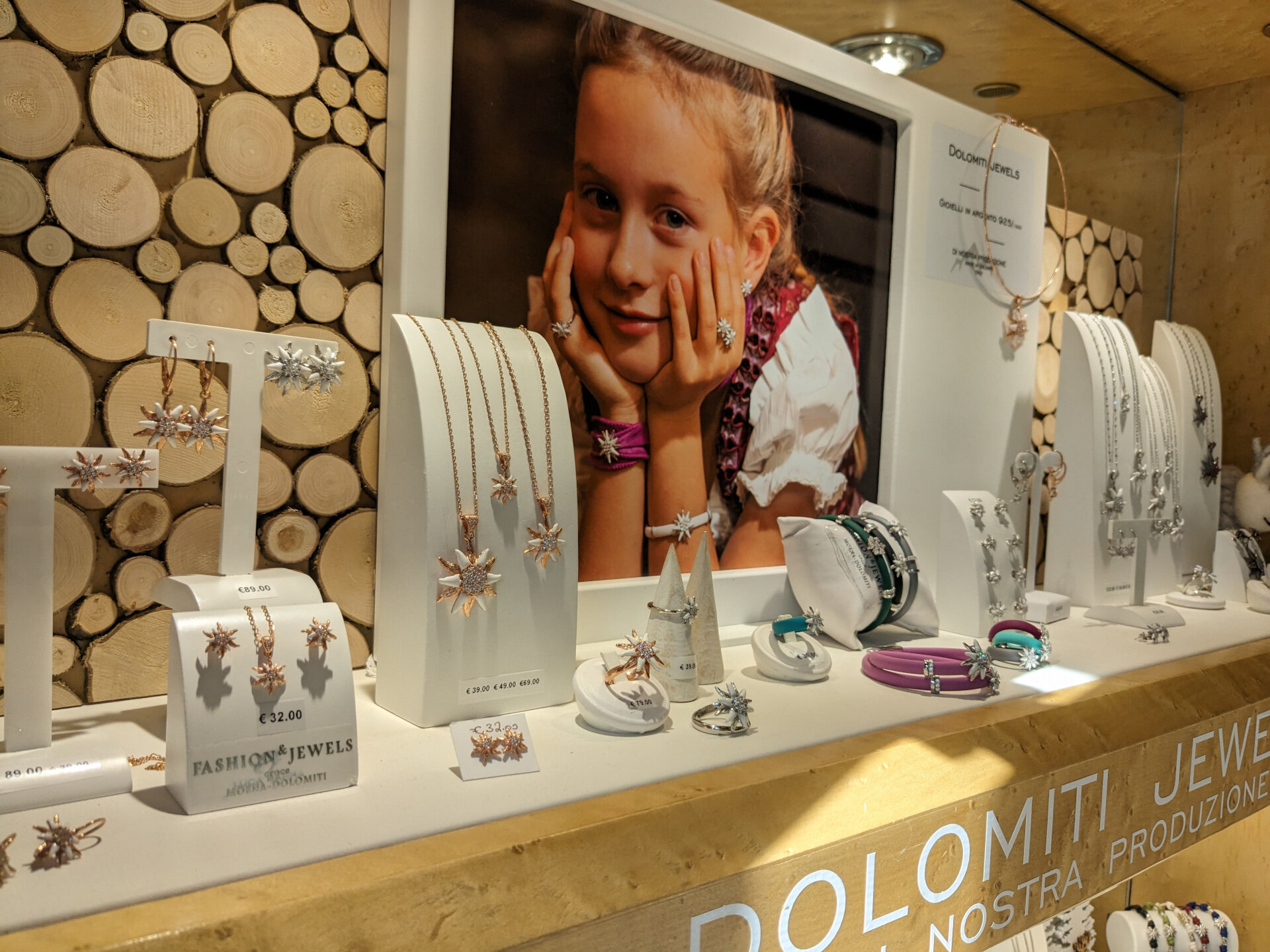 Content Dam Org 3 Images Full Rights Shopping Fashion Jewels Croce Fashion E Jewels Croce Moena Archivio Apt Val Di Fassa Dlorenz 01