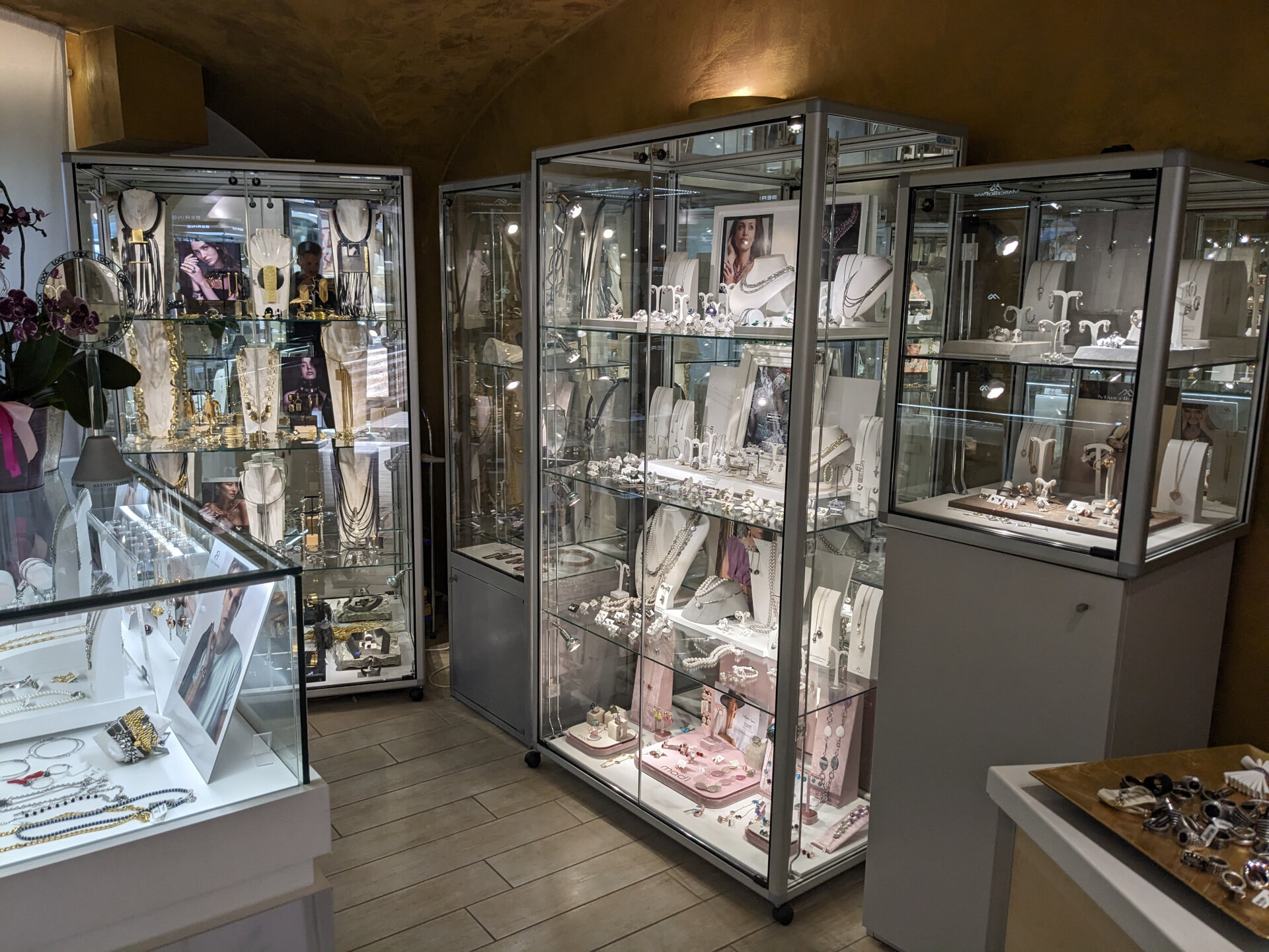 Content Dam Org 3 Images Full Rights Shopping Fashion Jewels Croce Fashion E Jewels Croce Moena Archivio Apt Val Di Fassa Dlorenz 06