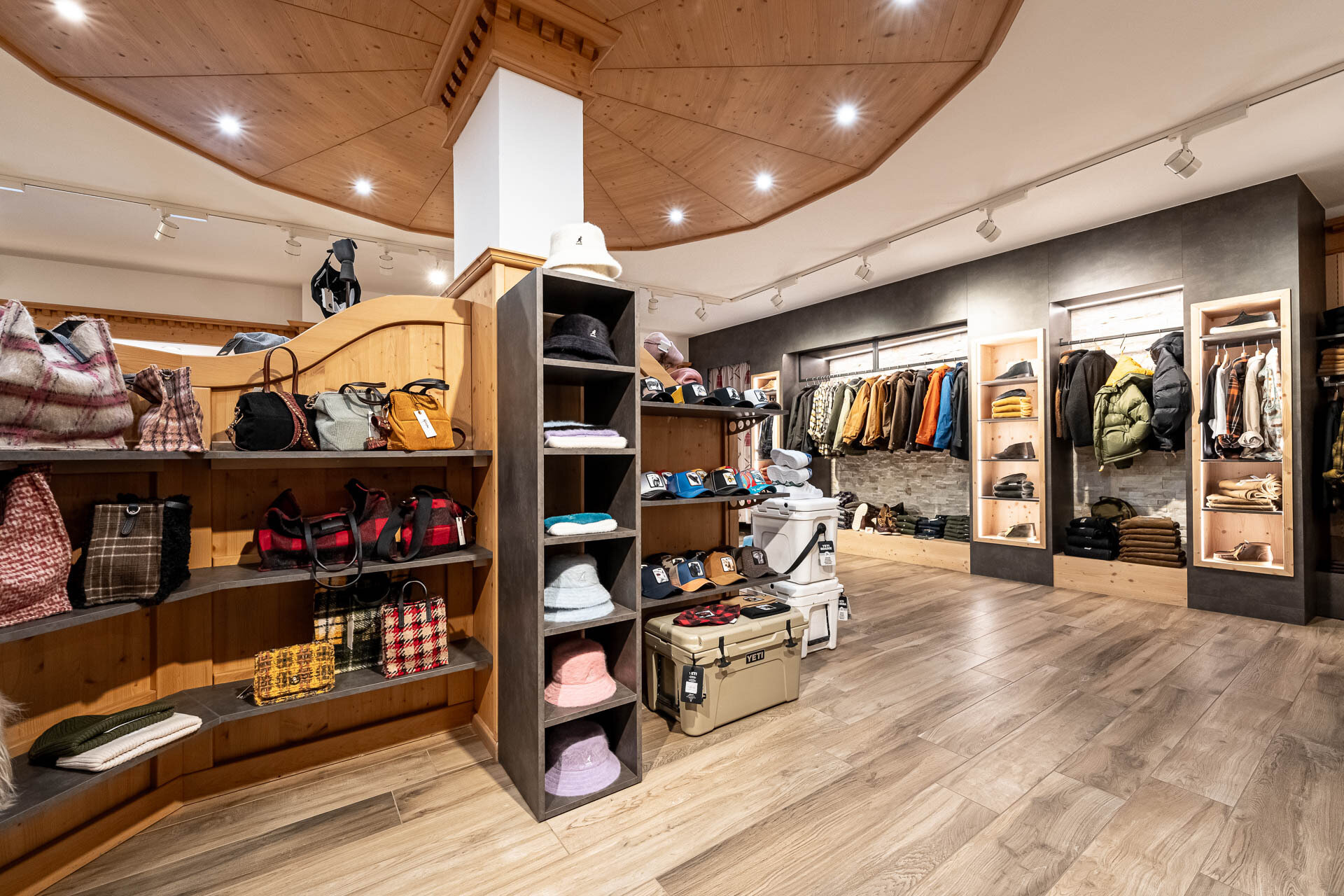 Content Dam Org 3 Images Full Rights Shopping Ladin Sportswear Fashion Ladin Sportswear E Fashion Archivio Apt Val Di Fassa Mrizzi 01