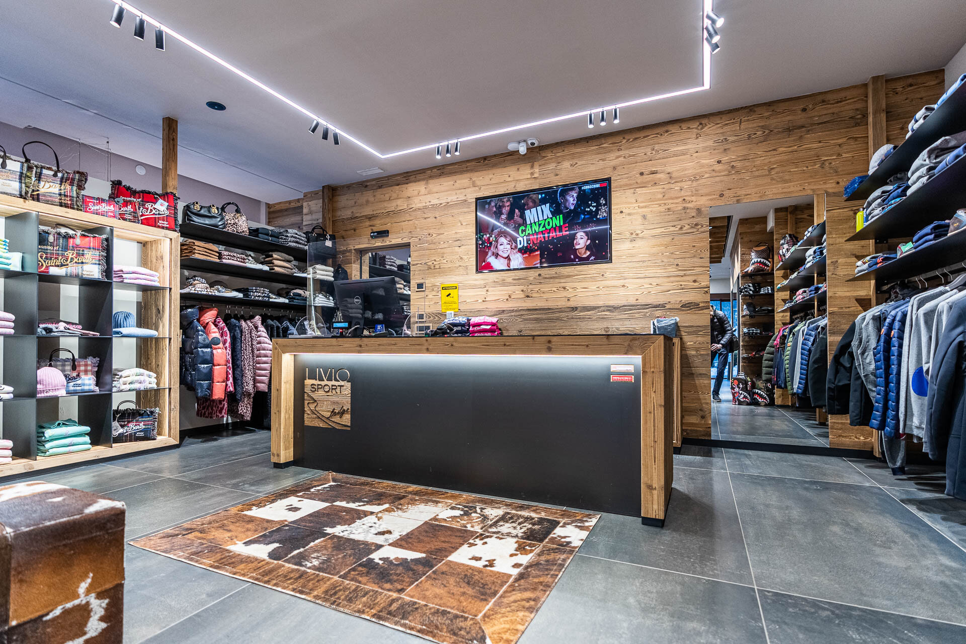 Content Dam Org 3 Images Full Rights Shopping Livio Sport Lodge Liviosportlodge Canazei Apt Val Di Fassa Mattiarizzi Inv 10