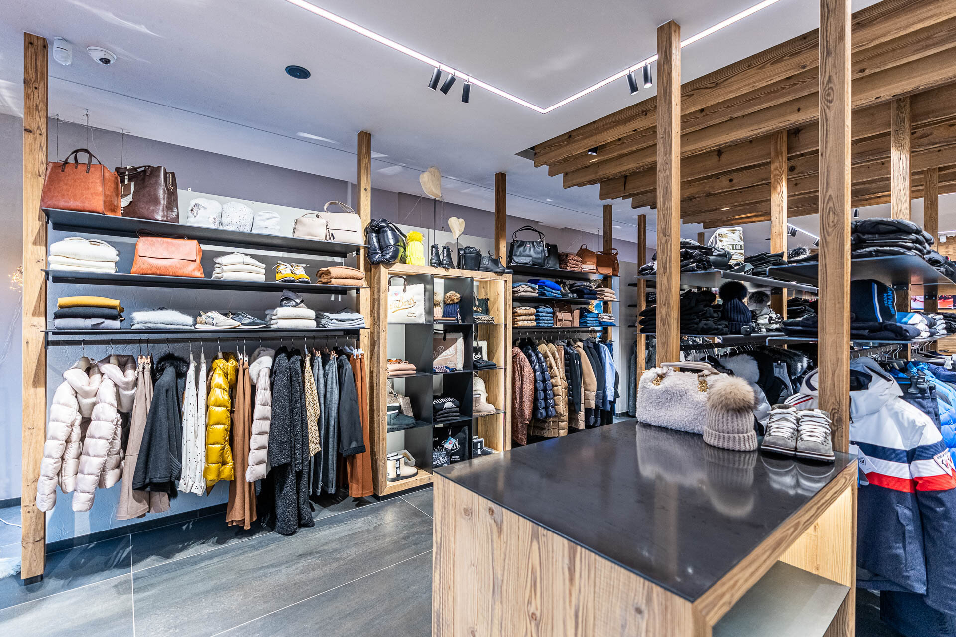 Content Dam Org 3 Images Full Rights Shopping Livio Sport Lodge Liviosportlodge Canazei Apt Val Di Fassa Mattiarizzi Inv 5
