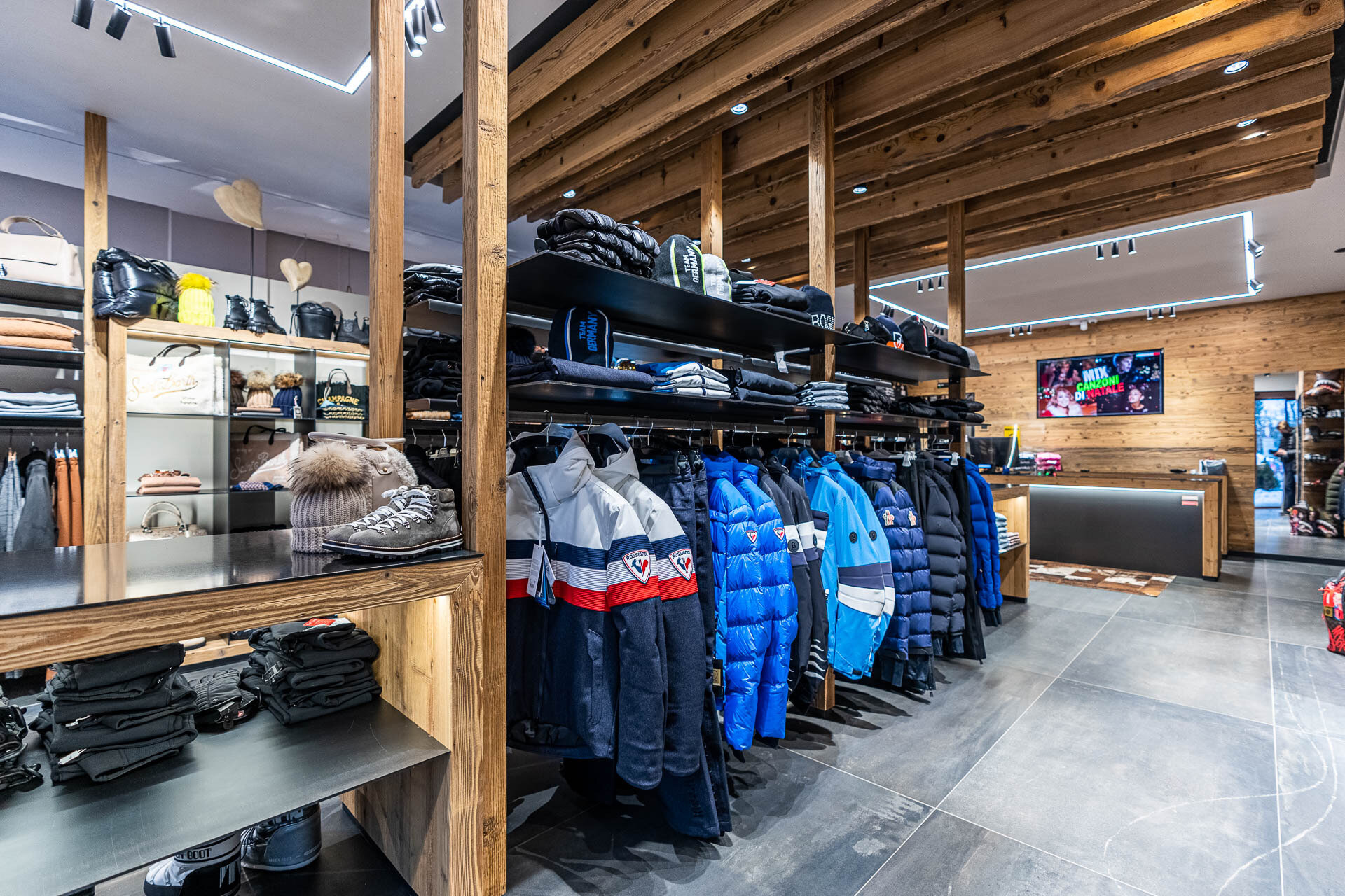 Content Dam Org 3 Images Full Rights Shopping Livio Sport Lodge Liviosportlodge Canazei Apt Val Di Fassa Mattiarizzi Inv 9