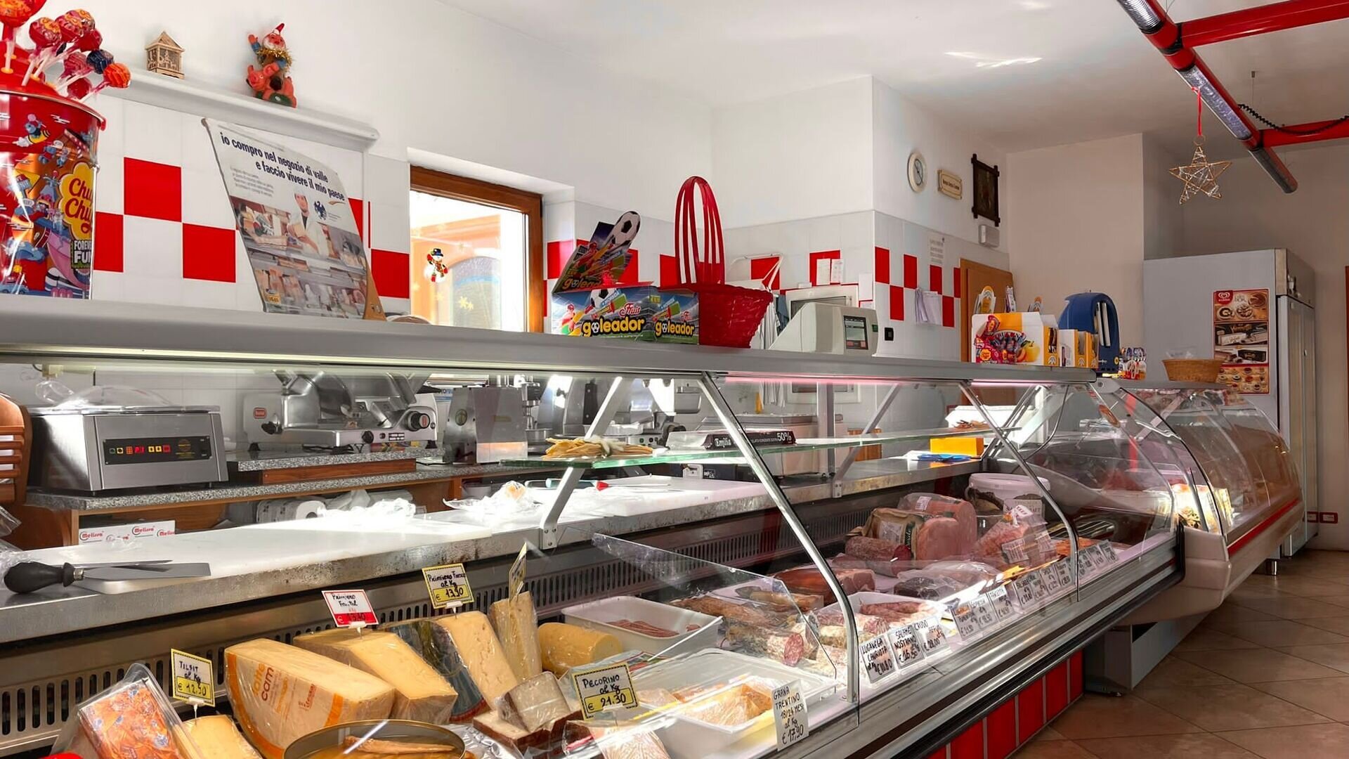 Content Dam Org 12 Images Full Rights Shopping Market Vem Caser Minimarket Vem Caser 2