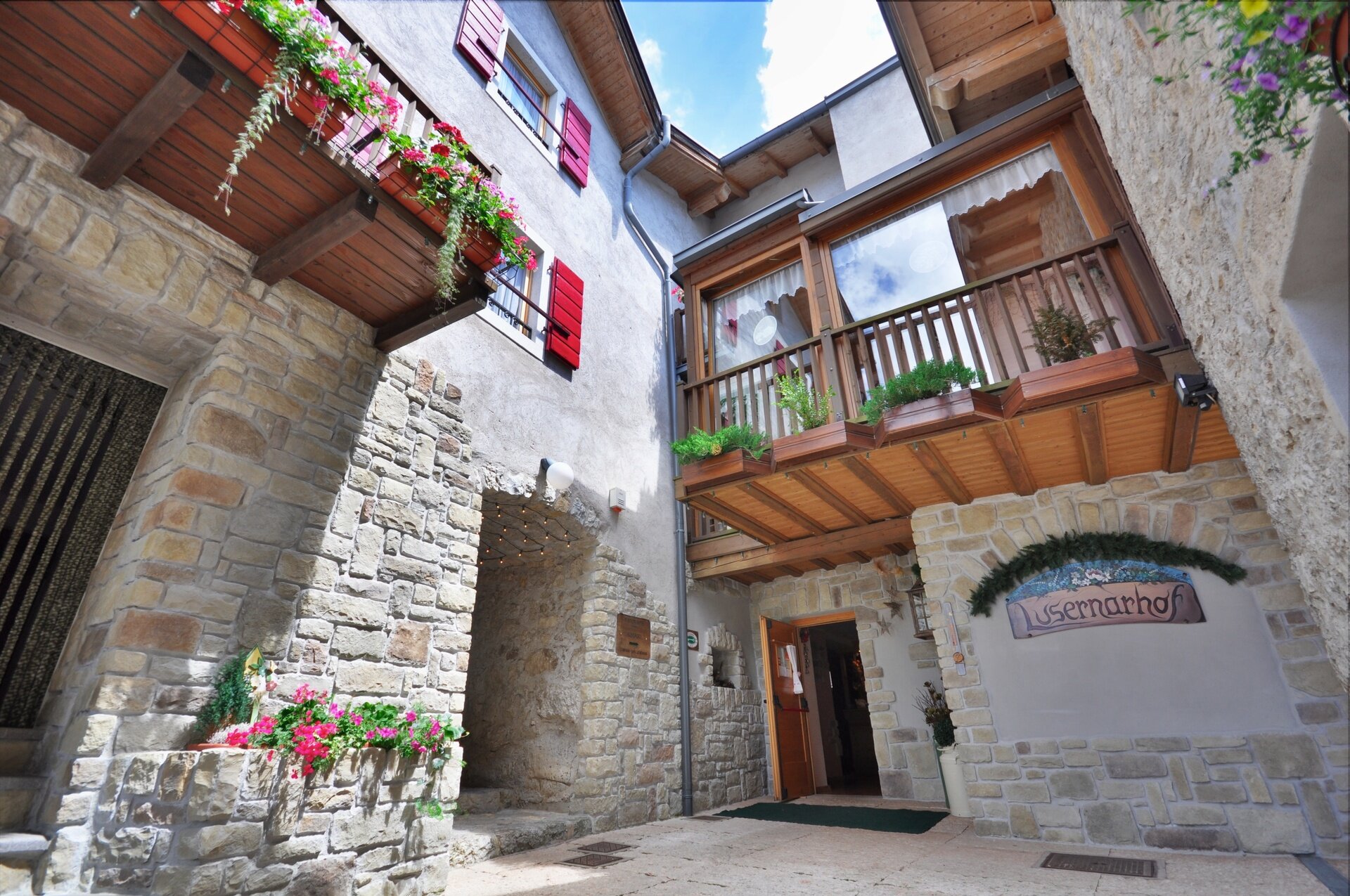 Content Dam Org 6 Images Full Rights Alpe Cimbra Ristorani E Pizzerie Lusernarhof1