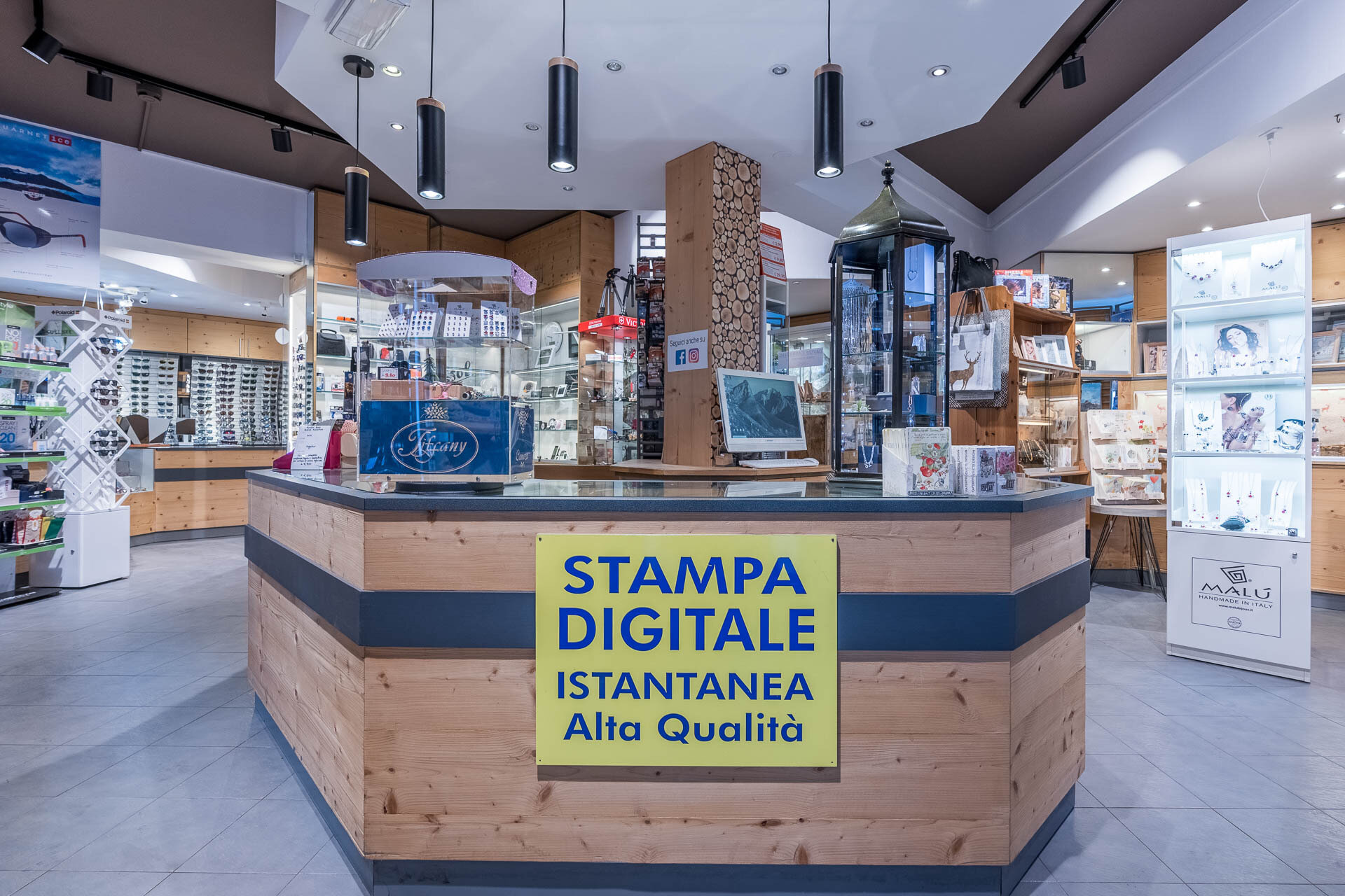 Content Dam Org 3 Images Full Rights Shopping Tiffany Canazei Tiffany Canazei Archivio Apt Val Di Fassa Mrizzi 3