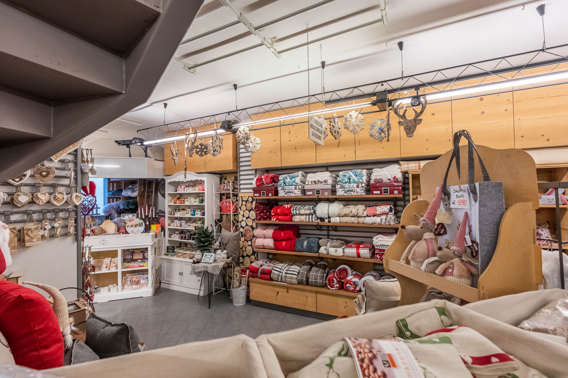 Content Dam Org 3 Images Full Rights Shopping Tiffany Canazei Tiffany Canazei Archivio Apt Val Di Fassa Mrizzi 9